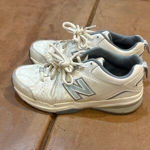 New Balance woman’s White and blue Sneakers